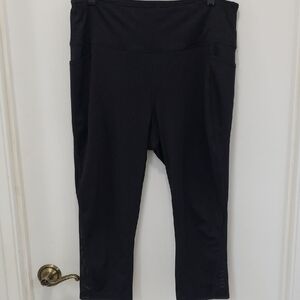 〰️Tek Gear〰️ Drytek Capri Athletic Leggings w/ Mesh Accents 1X